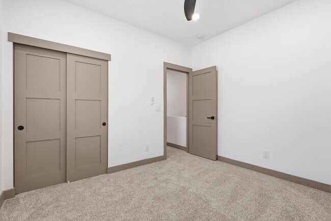 Building Photo - 2805 Trumbull Rd