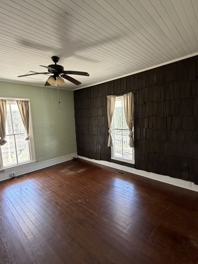 Building Photo - 411 Latham Ln