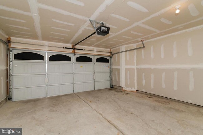 Building Photo - 6 Sparrow Cir