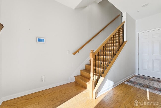 Building Photo - 38 Bond St