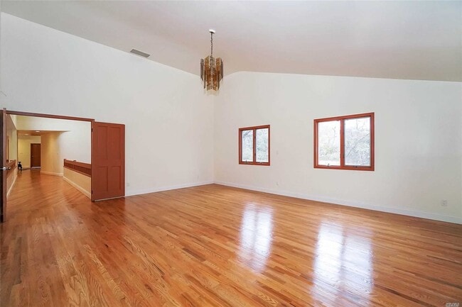 Building Photo - 242 Store Hill Rd