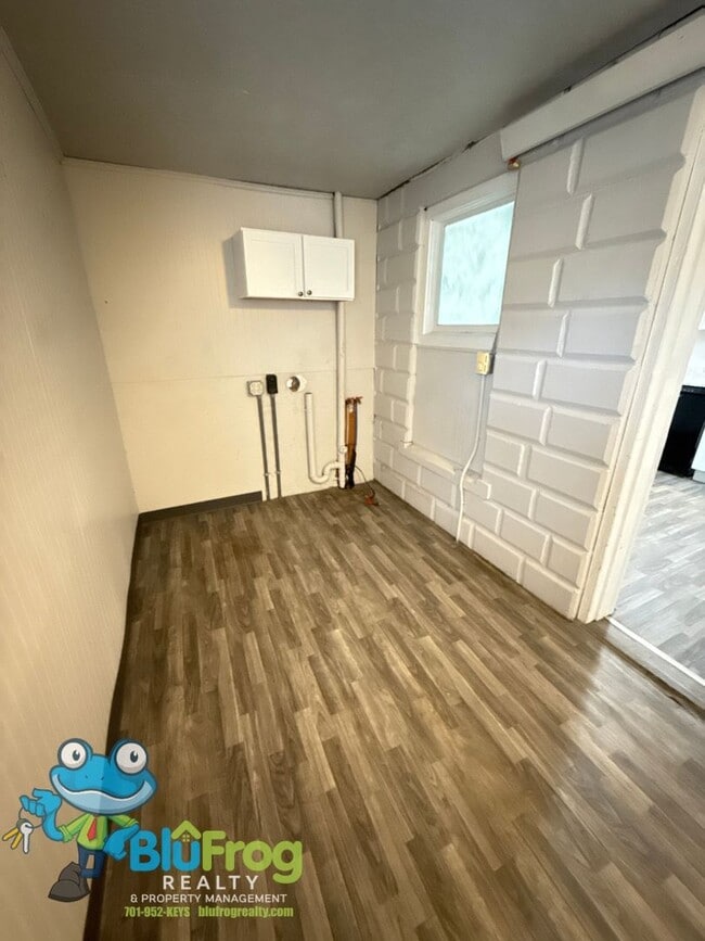 Building Photo - 202 House