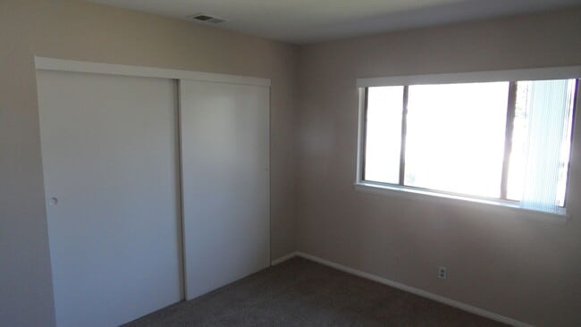 Building Photo - Clark 157-161