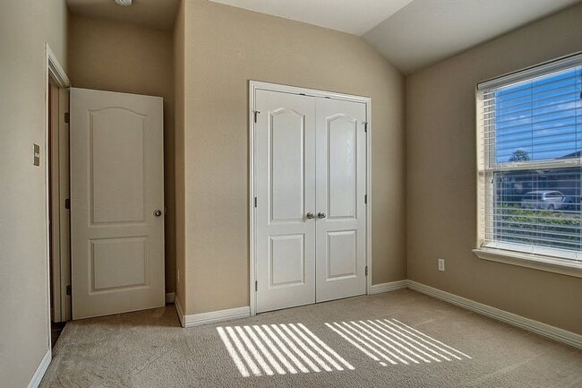 Building Photo - 6824 Fox Tail Dr