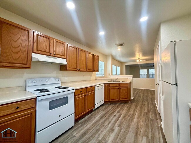 Building Photo - Beautifully Updated 2-Story 3-Bedroom, 2.5-Bathroom Gem Nestled in the Heart of San Antonio!