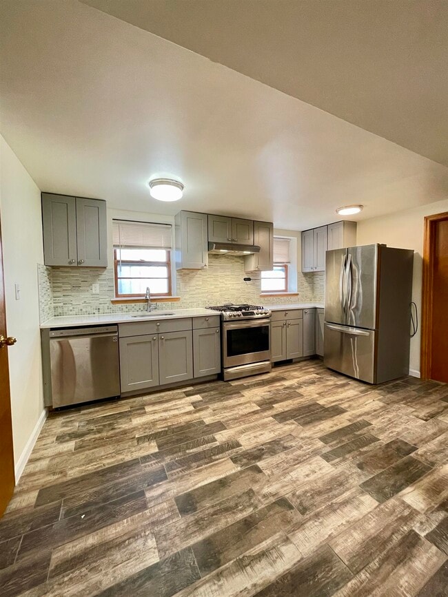 Building Photo - 230 Webster Ave