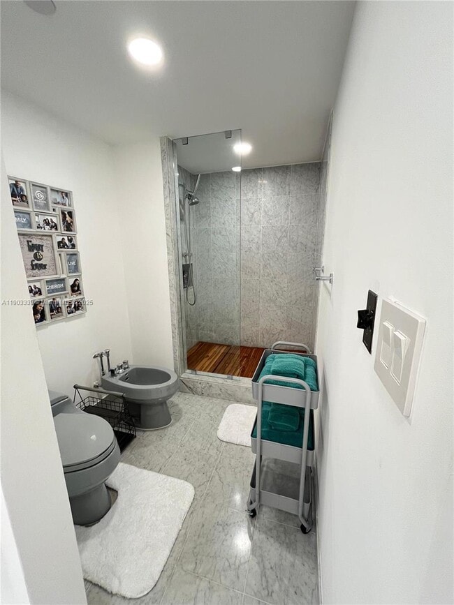 Building Photo - 4000 Island Blvd