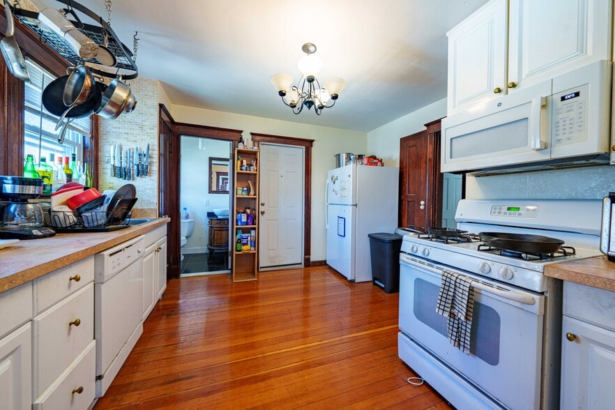 Kitchen - 8 Niles St