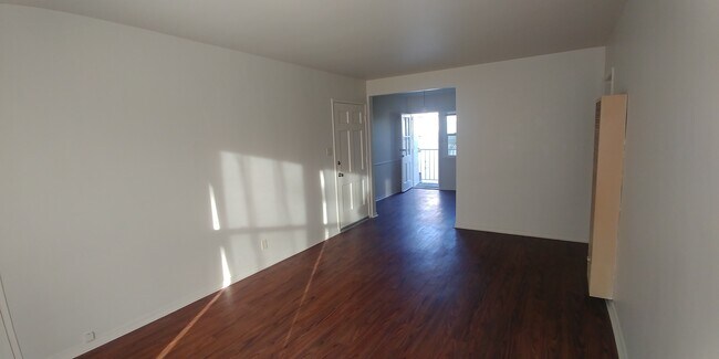 Living room, front door, dining room, back door - 418 E Freeland St