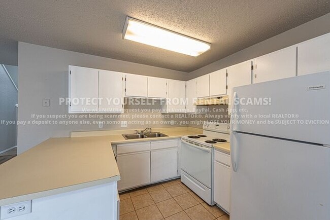 Building Photo - 686 W Martha Dr