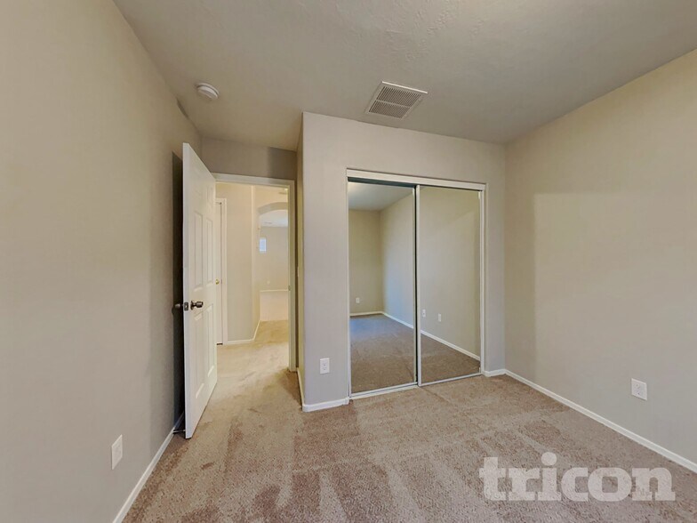 Building Photo - 2522 S 114th Ln