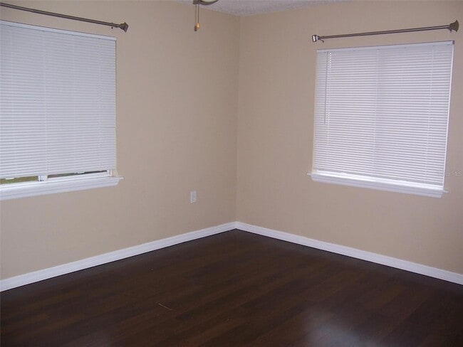 Building Photo - 40 E 10th St