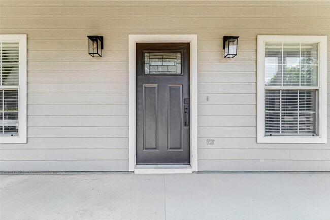 Building Photo - 8411 Syms St