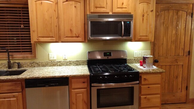 Building Photo - 1782 Larson Rd