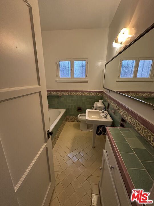 Building Photo - 5564 W 6th St