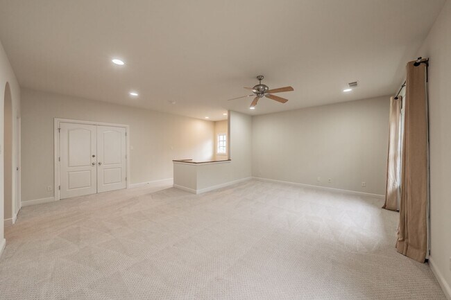 Building Photo - Beautiful Monticello Town Home!!!