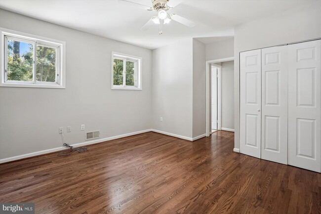 Building Photo - 8501 Canterbury Dr
