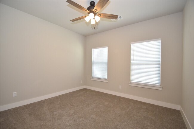 Building Photo - 42 Tummell Dr