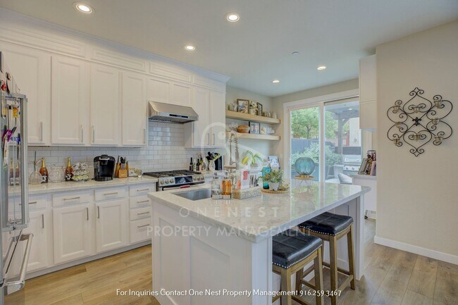 Building Photo - Upgraded Lincoln Crossing Oasis | Walking distance to MANY ammenities