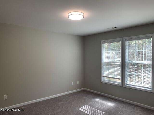 Building Photo - 862 Blue Bird Dr