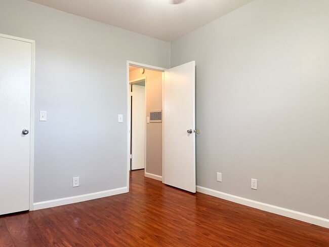 Building Photo - Clearbrook Ln (109)