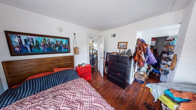 Building Photo - Luxuriously Remodeled 1BR Suite in East Rock | Designer Island Kitchen | Steps to Yale SOM