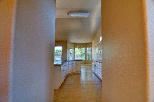 Building Photo - Immaculate Home off of Shepherd & Locan