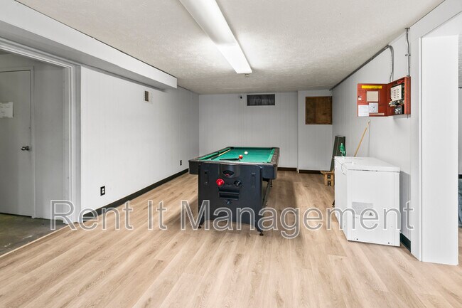 Building Photo - 3701 Saratoga St