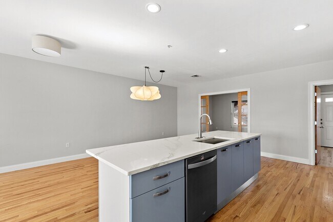 Building Photo - 877 Harrison Ave