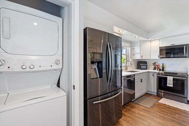 Building Photo - 1 Harbourside Dr