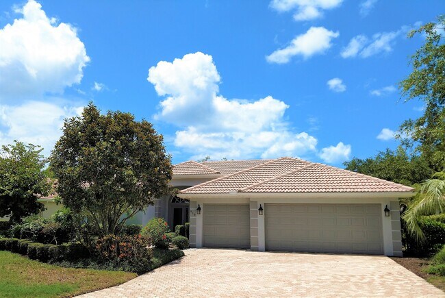 Primary Photo - Annual Rental: Luxurious 4 Bedroom 3 bath ...