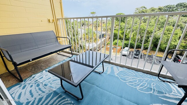 Building Photo - 732 N Halifax Ave