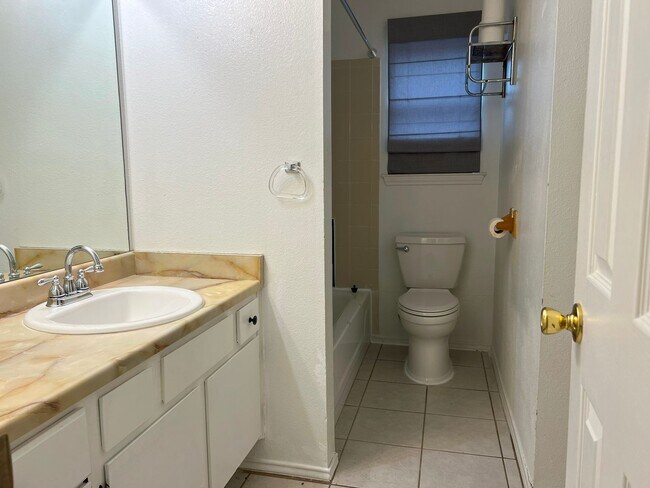 Building Photo - 306 Sun Flower Dr