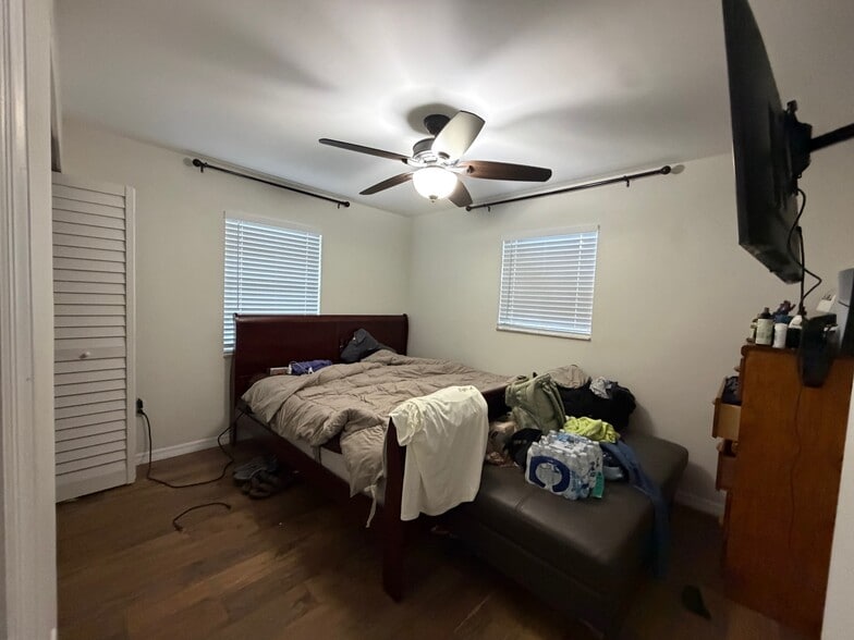 Building Photo - 4868 NW 27th St