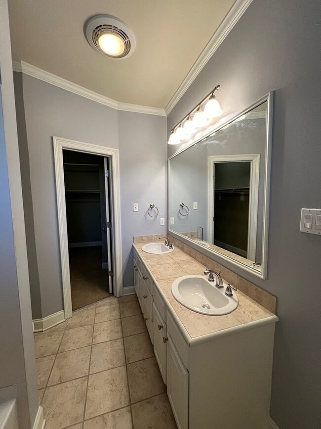 Building Photo - 1319 Bromley Park Dr