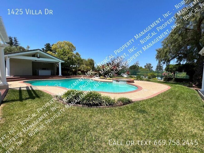 Building Photo - 1425 Villa Dr