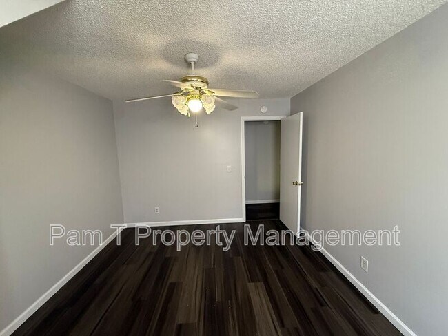 Building Photo - 105 Laurelwood Dr