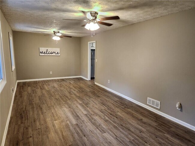 Building Photo - 171 Sarann Ct NW