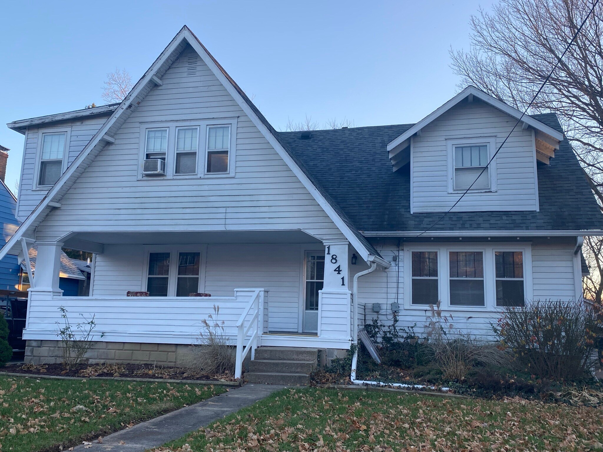 Building Photo - 1841 E 5th St