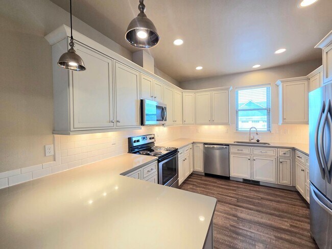 Building Photo - 1704/1706 Danny Boy Ln. Duplex