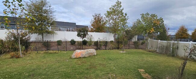 Building Photo - 12631 ES Draper Dr