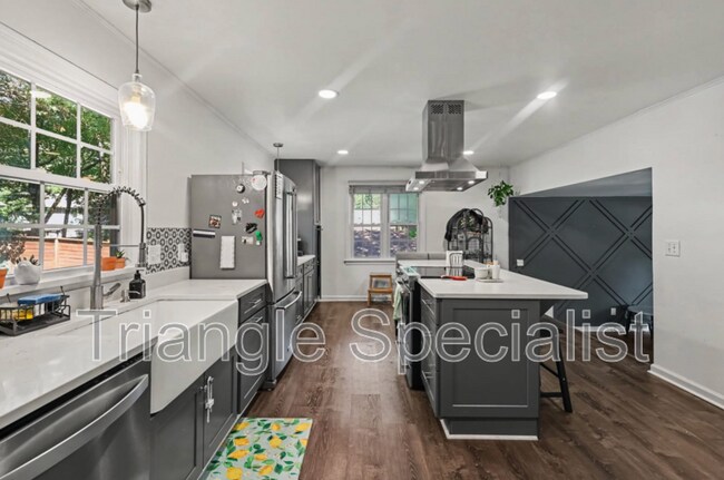 Building Photo - 4101 Pickwick Dr