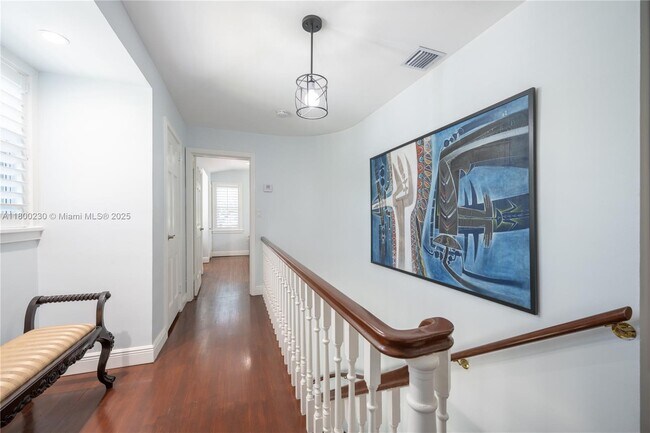 Building Photo - 2855 SW 17th Ave