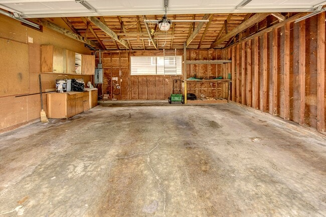 Building Photo - 3065 124th Ave NE