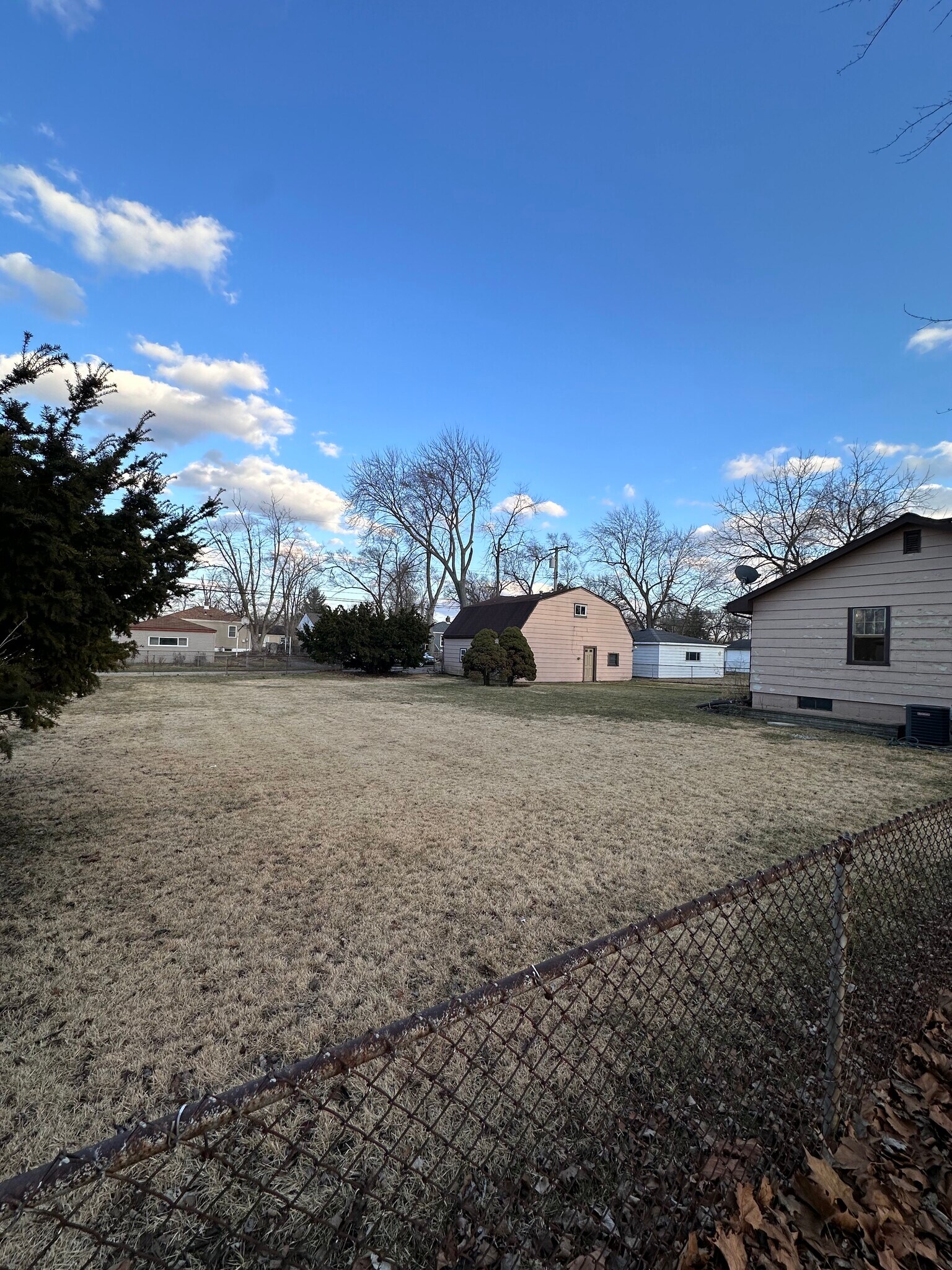 Building Photo - 325 N Cavender St