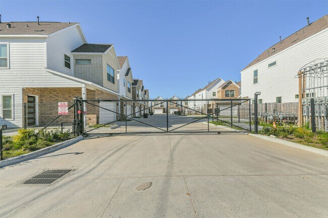 Building Photo - 308 Queen Sude Ln
