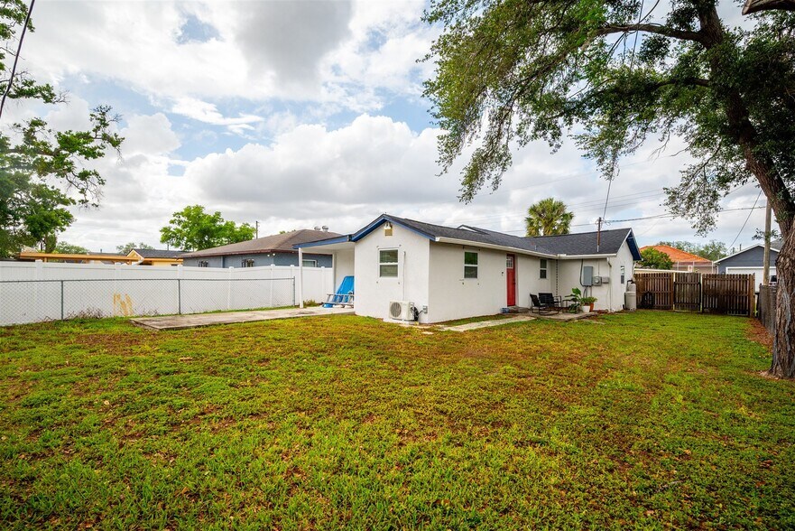 Building Photo - 3406 W Leroy St