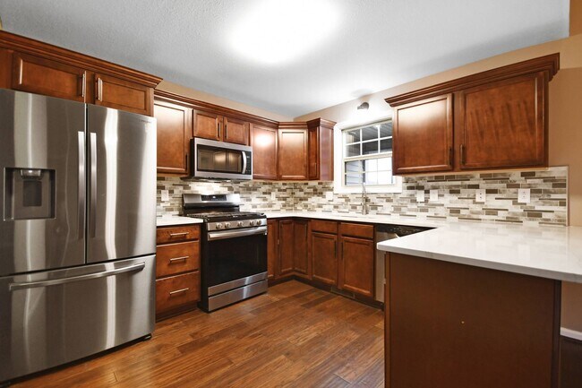 Building Photo - Pet Friendly Three Bedroom!