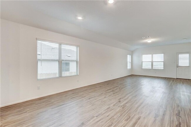 Building Photo - Charming Single-Story Home Located in the ...