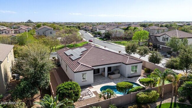 Building Photo - Stunning 4 bedroom, 3 bathroom home in the...